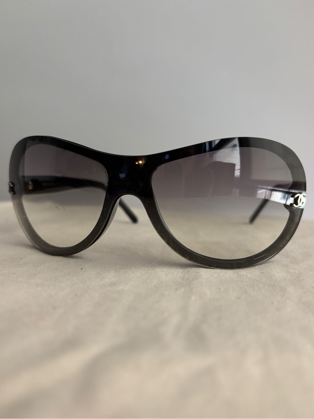 Chanel Shield Sunglasses 5066 Gradient Lens Made in Italy Original Case